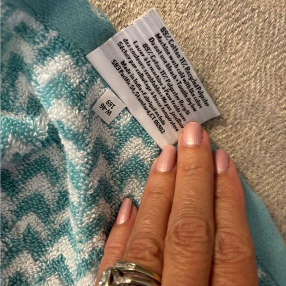 Carolina Collection Chevron Patterned Towels in Teal and White - Picture 6 of 6